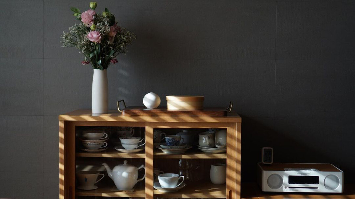 不好疊放的碗盤另外收納在餐廚櫃裡（Photo by @salrim_story）。