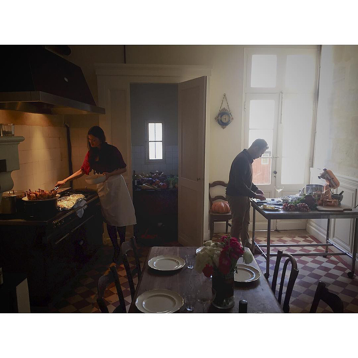 爐台後有處理備菜的空間（Photo by @mimithor）。