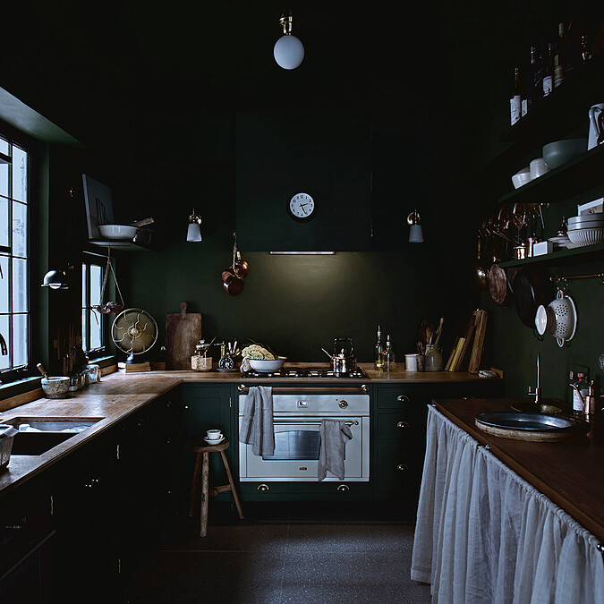 是看起來空間寬大的ㄇ字型廚房(Photo by @ladyandpups)。