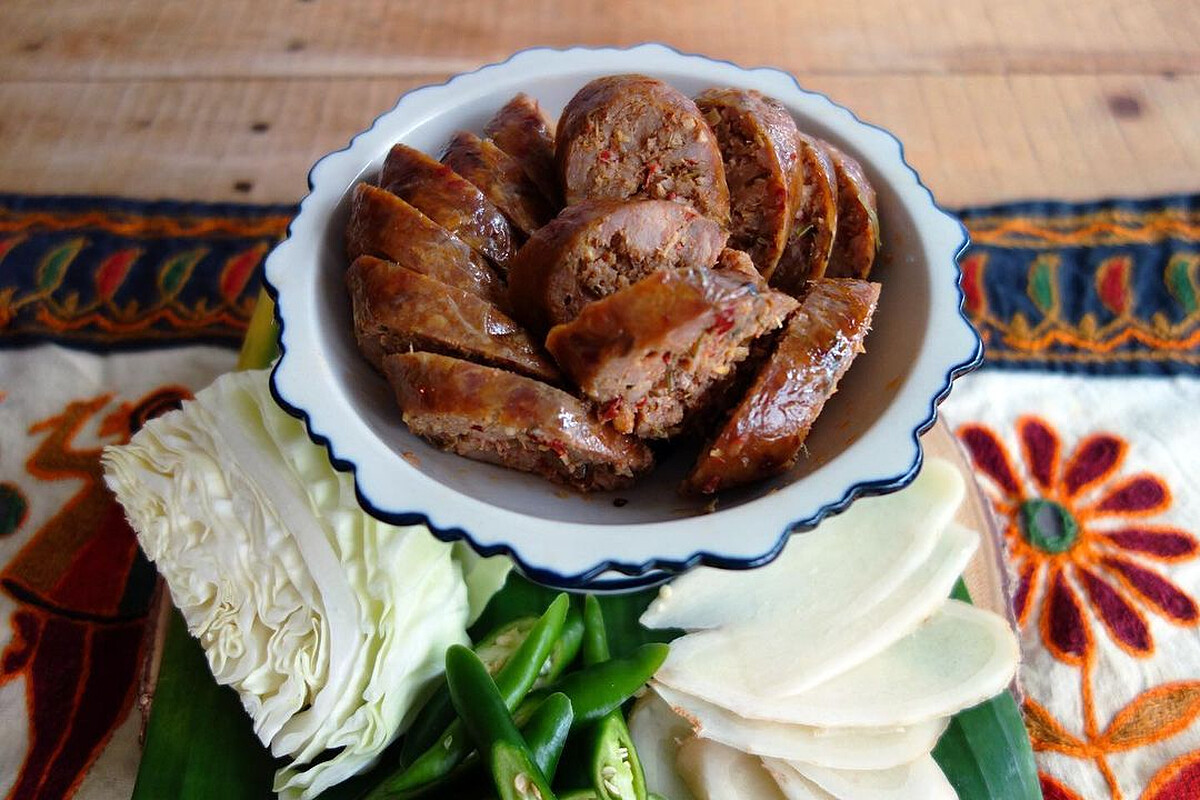 烤泰北香料香腸。