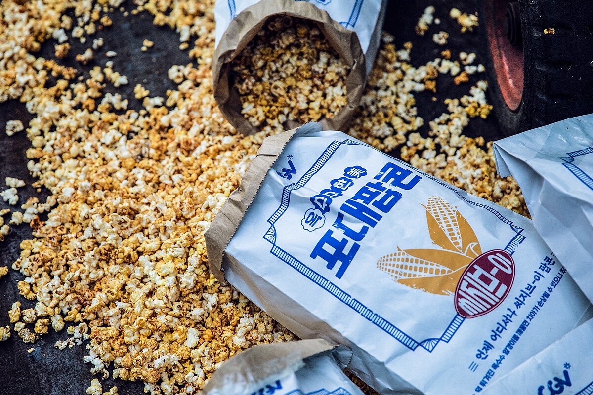 韓國知名電影院推爆米花促銷，養眼猛男大片惹爭議！