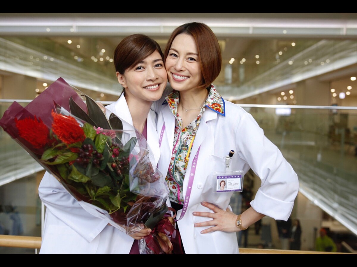 內田有紀 米倉涼子 Photo/ Twitter@DoctorX_tvasahi