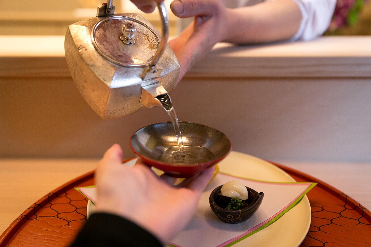 「雪冷え」到「飛び切り燗」各代表了不同的溫度。