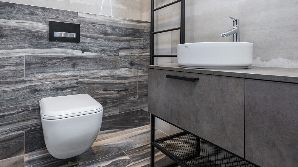 跟確診者上同間廁所也會染疫！重症醫師建議做5件事避免疫情傳播，盡量別上公共廁所