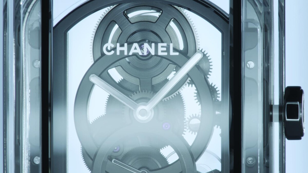 Chanel Boy Friend Skelton X-Ray 腕錶搭載 Chanel 自製研發的 Caliber 3