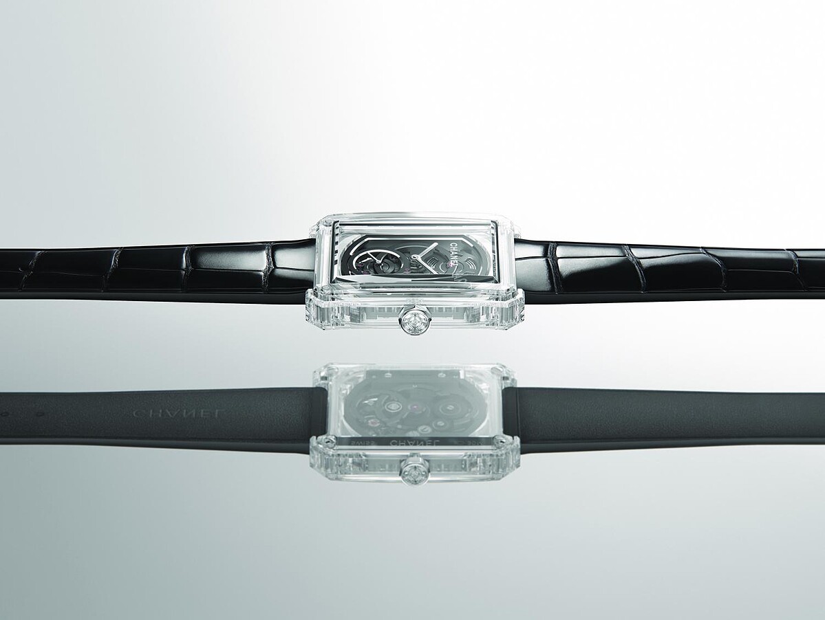 Chanel Boy Friend Skelton X-Ray 腕錶搭載 Chanel 自製研發的 Caliber 3