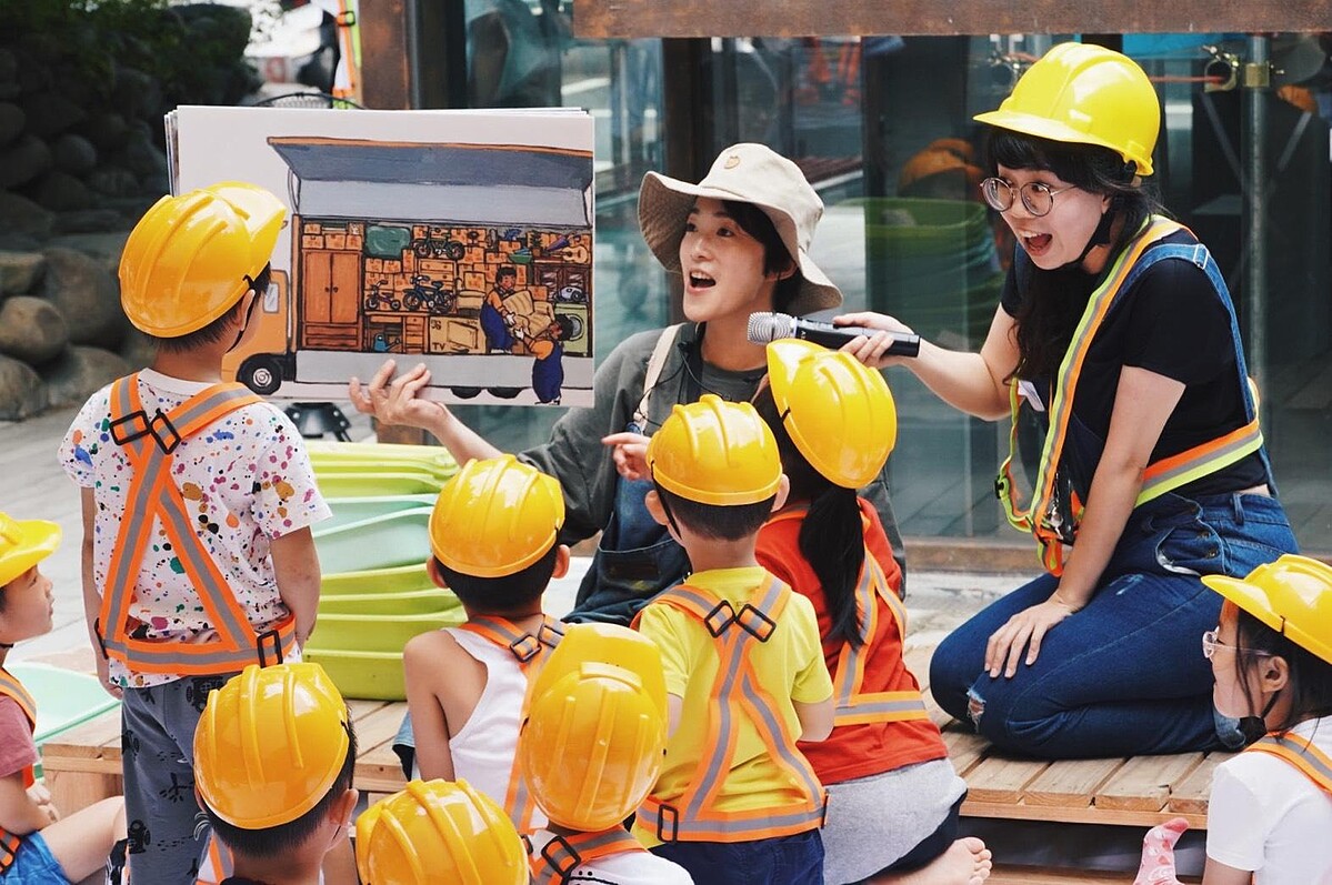 工家美術館扎根教育,規劃一系列親子《跟著工地長大》系列課程,讓小朋友化為小小工程師,參與理解不同工地工種與工序。