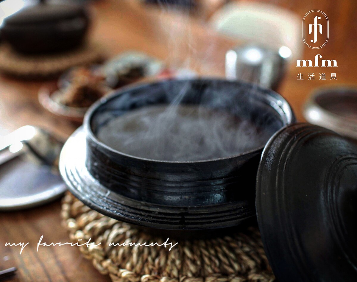 韓國傳統鑄鐵鍋，十分有韓式情調。（photo by MFM生活道具）