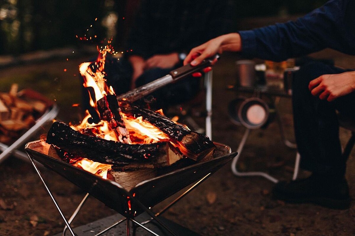 「Tabiki （たきび）」有「營火」之意，這取自戶外露營營火的意象。