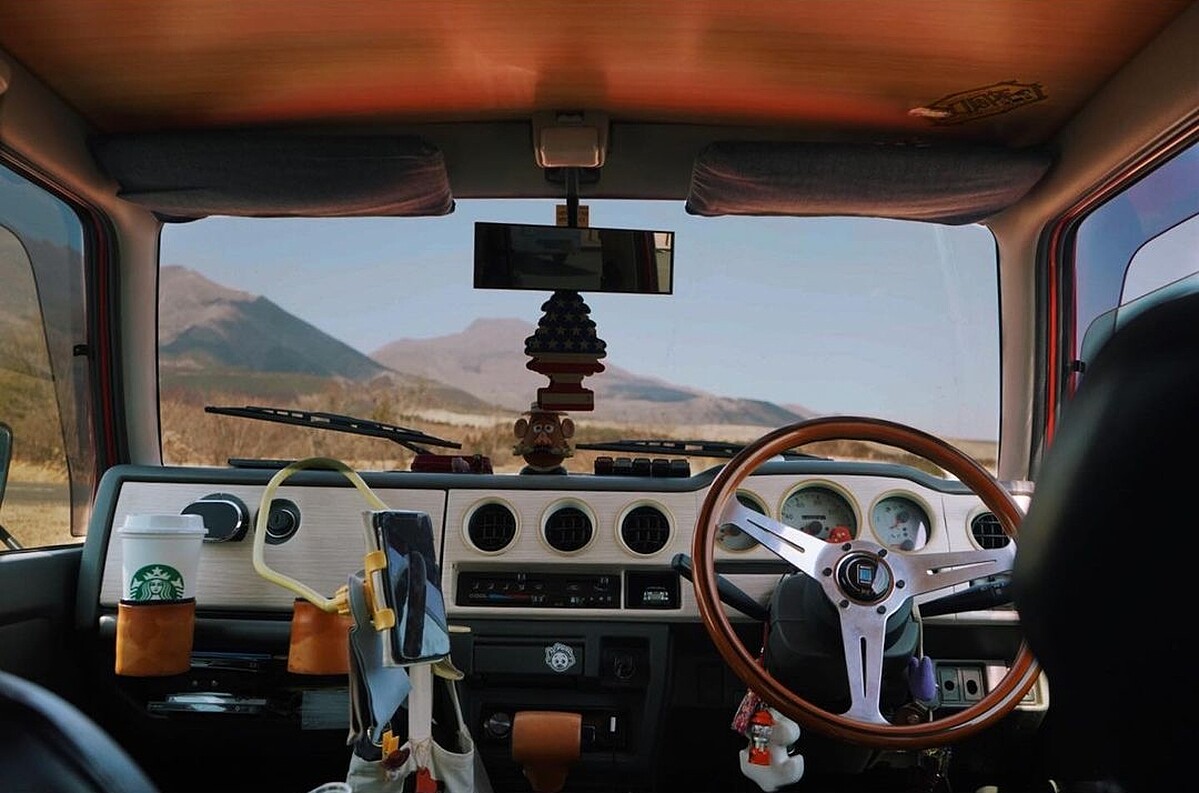 訂製皮製裝飾在方向盤以及排檔桿上。（Photo by @nao___chu）