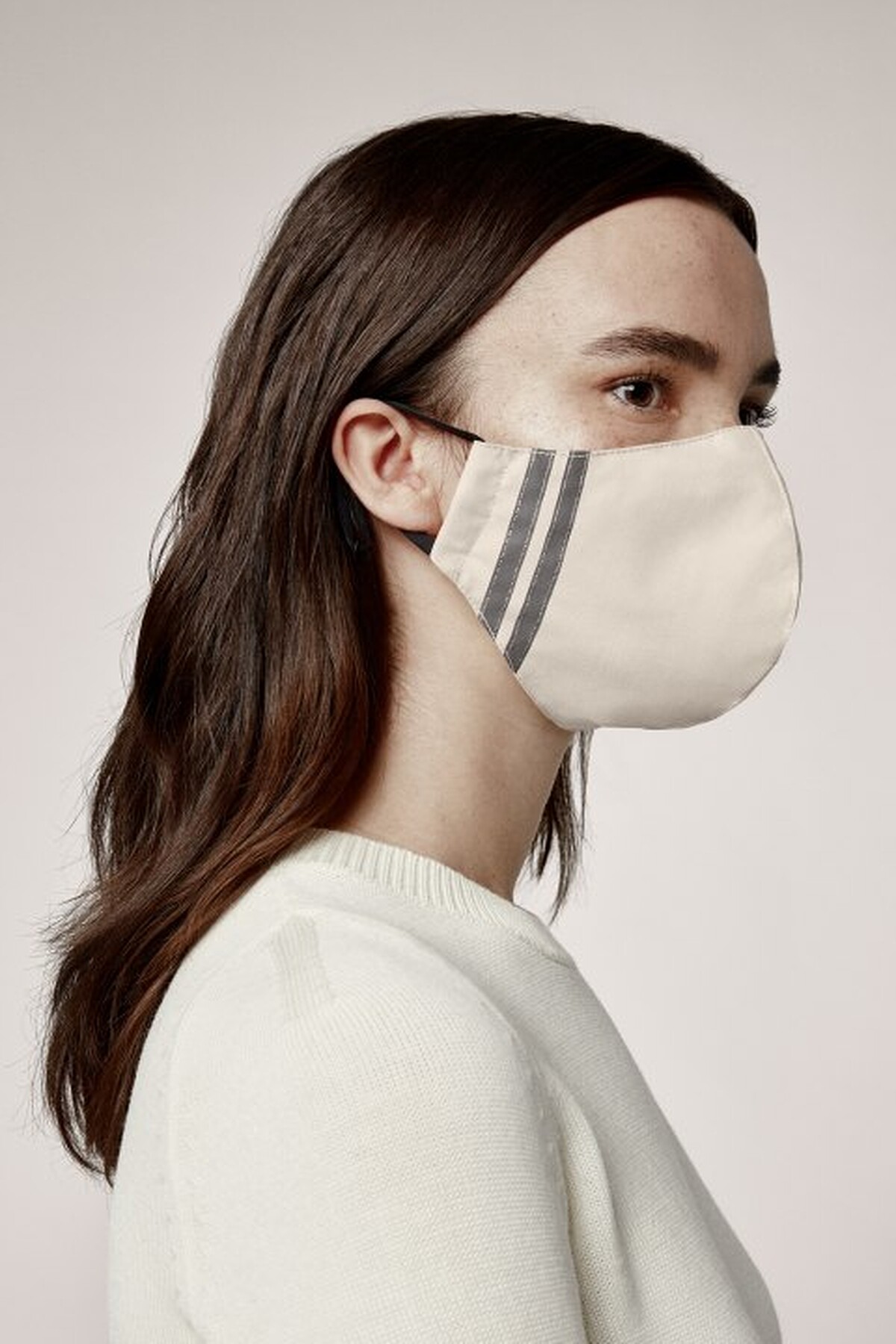 Canada Goose黑標款口罩，NT3,000（包含深藍、杏色、淺藍共三色）