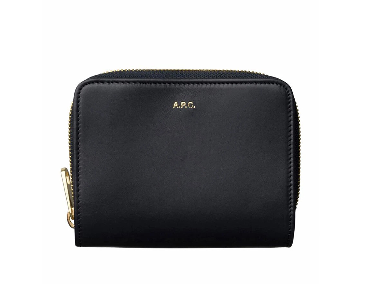 A.P.C拉鍊短夾，約NT9,000