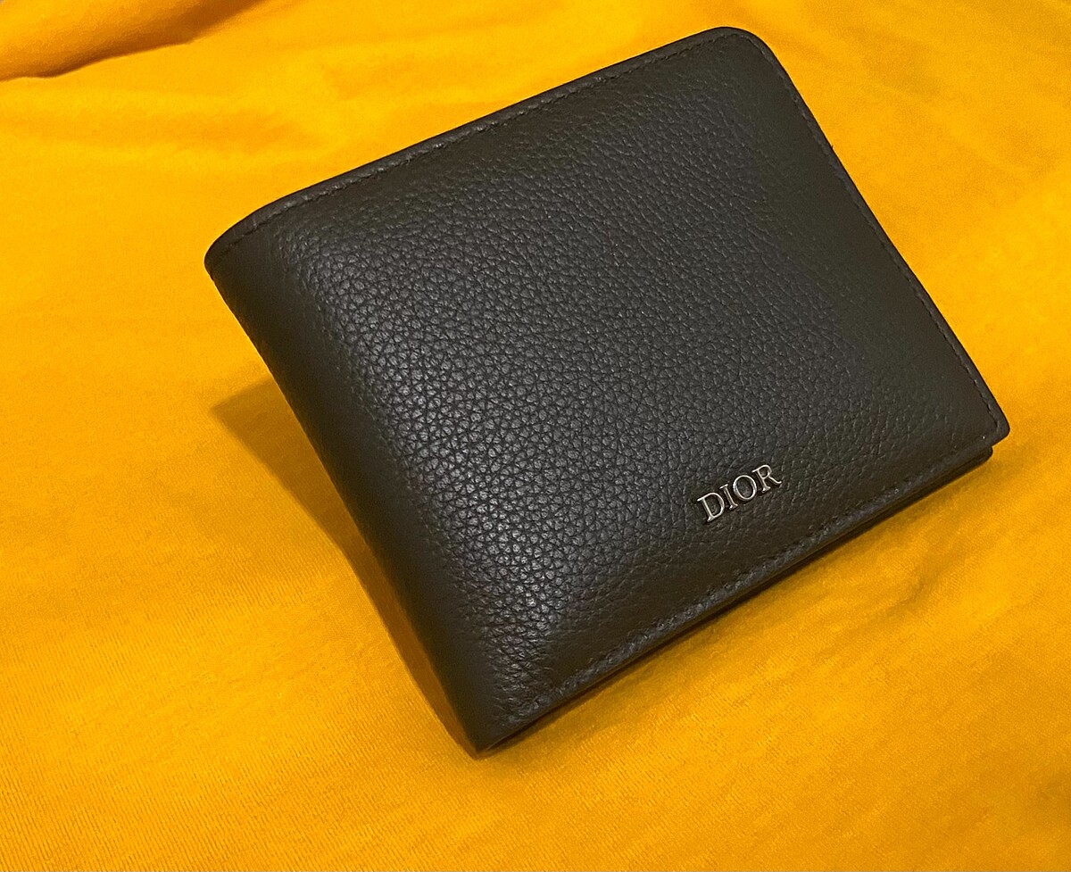 Dior粒面翻蓋皮夾，NT16,500