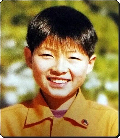 「童顏美男」宋仲基 可愛幼兒照