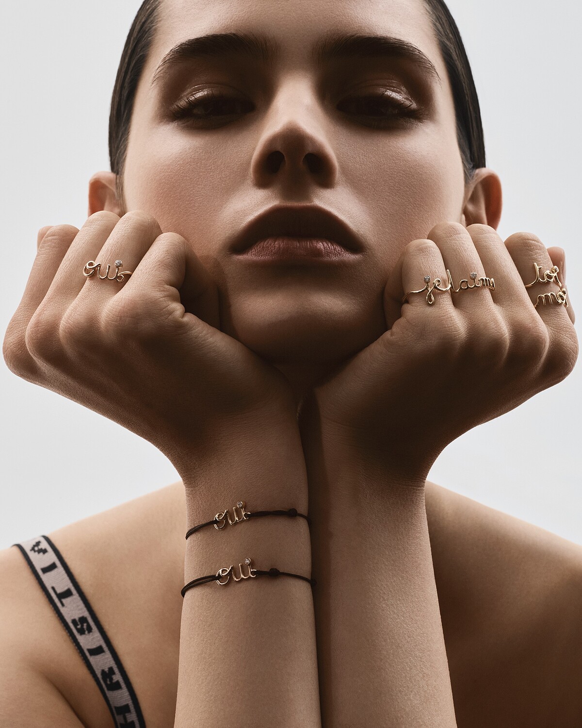 Oui 珠寶系列是對一段情感，用安靜的方式許下「我願意」的承諾。 