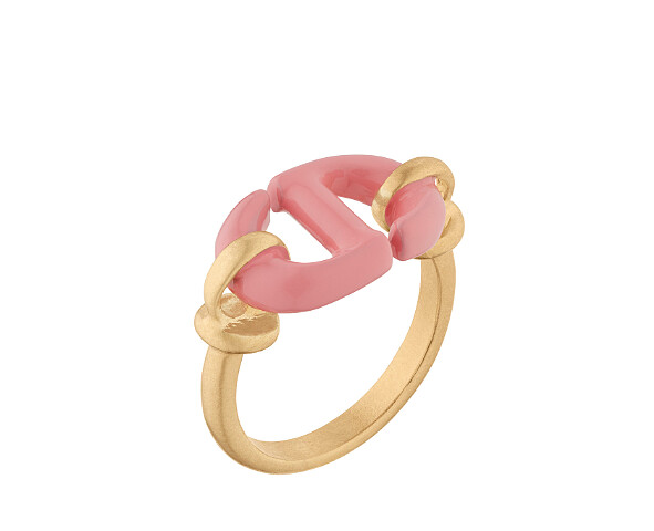 Dior CD Navy 粉紅漆飾金色戒指，NTD14,000。