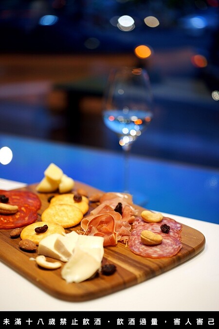 簡單的搭酒起司盤。