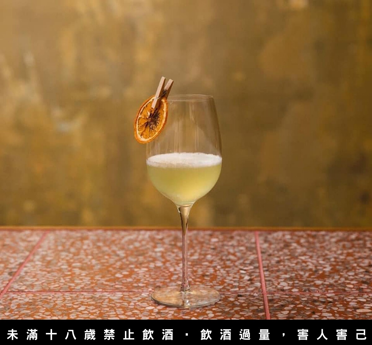 丘香分別以台灣清酒分類：熏、爽、熟、醇 其中三味為調性，帶出三種調酒，並用不同的空間命名，讓品飲的人帶出畫面與記憶。