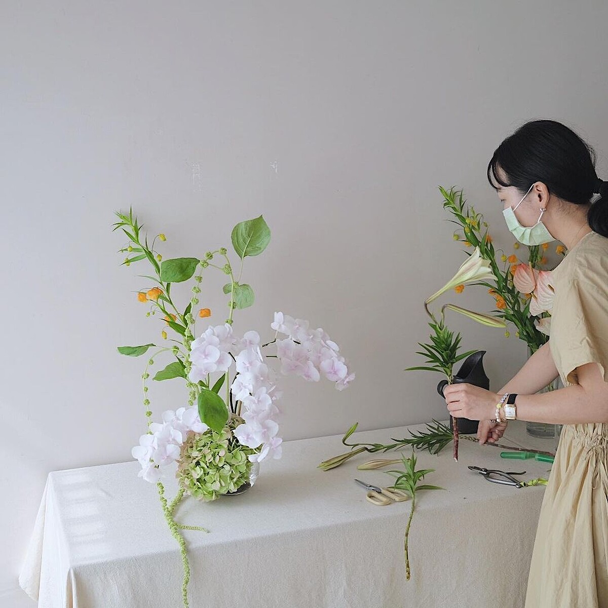 五月開始有線上插花教學直播，適合在家學習插花技巧的讀者。