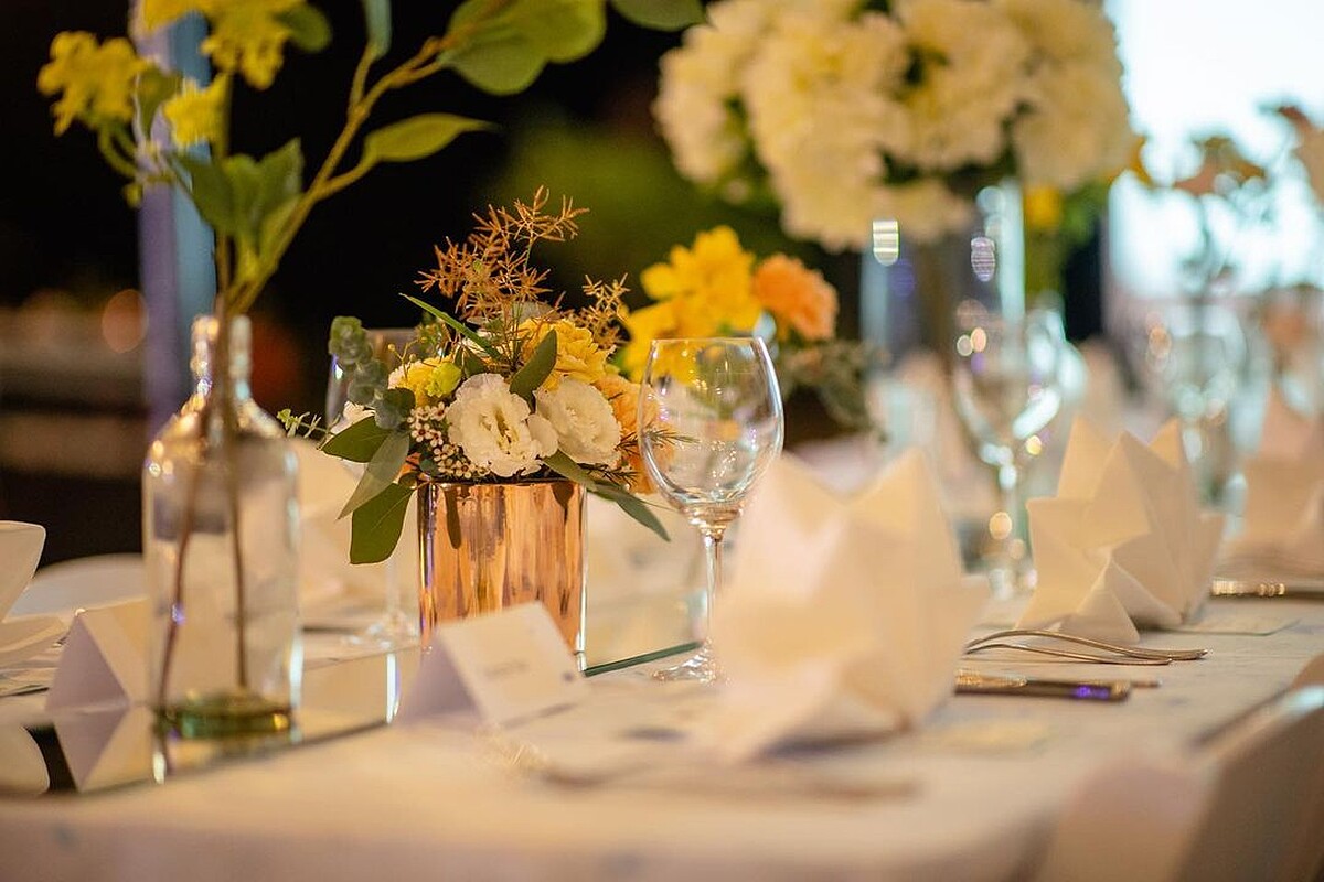 承接了許多品牌商業空間花藝設計。