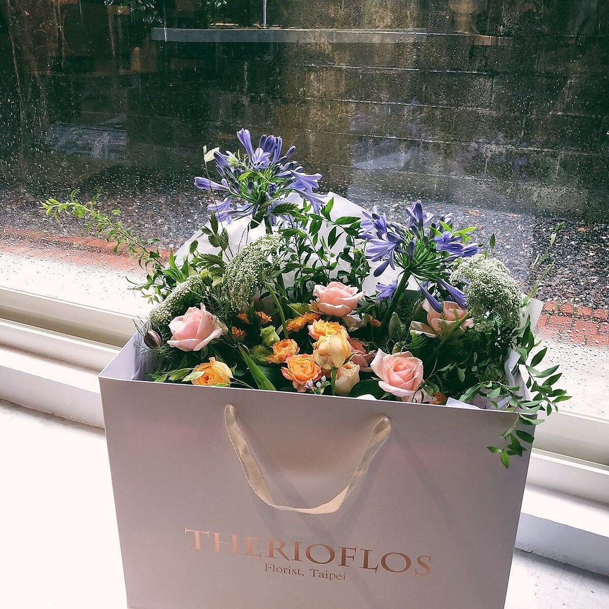 支持花農的花禮企劃，提供給消費者一週20份花束訂購，在雙北地區都能送達。