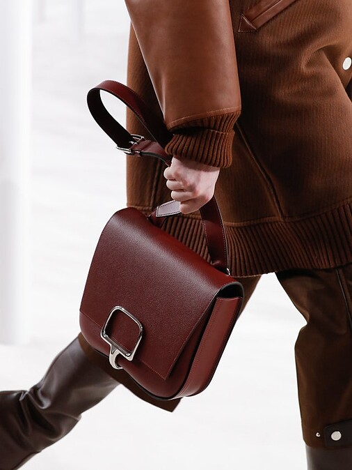 Della Cavalleria Mini系列小牛皮包，NT196,200