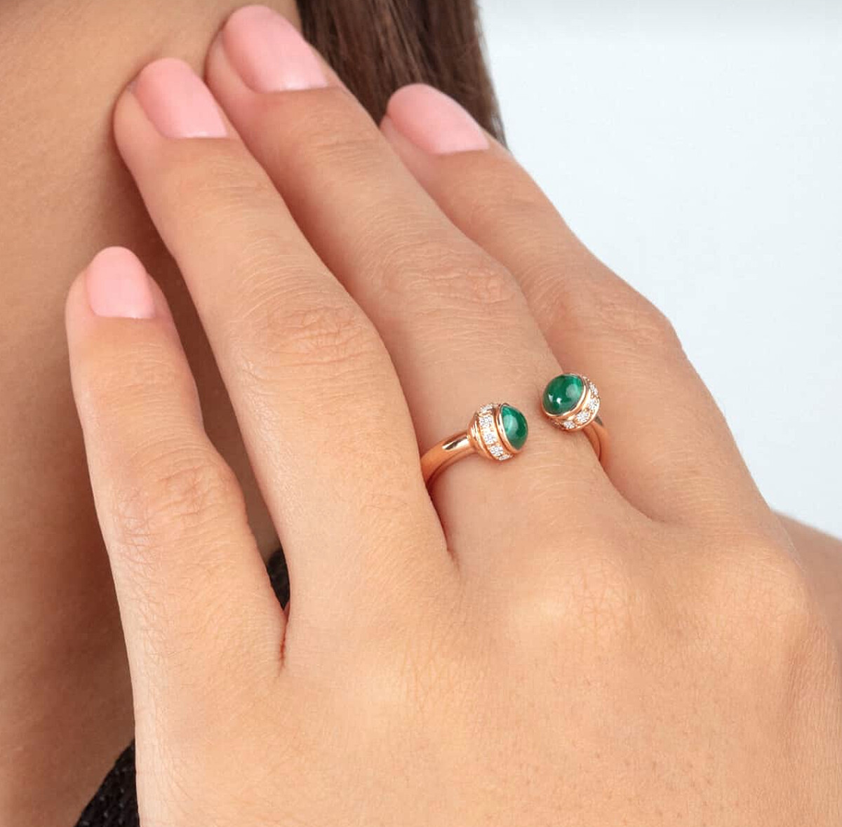 Piaget Possession 系列戒指，18K黃金鑲嵌綠松石與鑽石