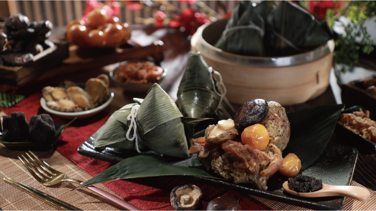 誠品線上｜國宴主廚溫國智推薦端午名粽｜頂級松露鮑魚粽(6入)｜86折特價1,210元。