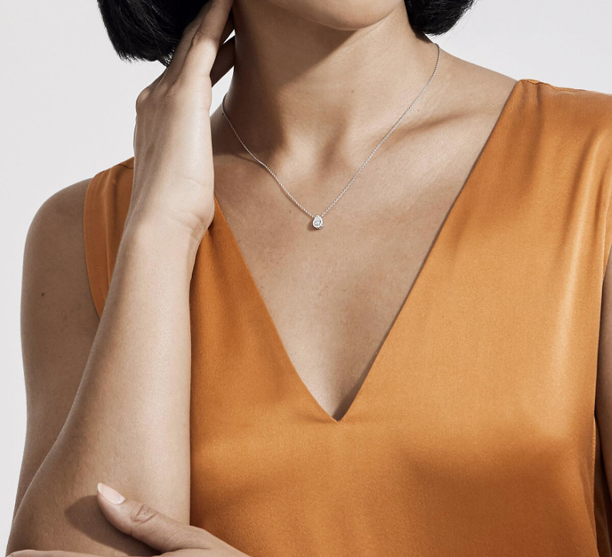 My First De Beers 水滴形鑽石項鍊，NT$83,000