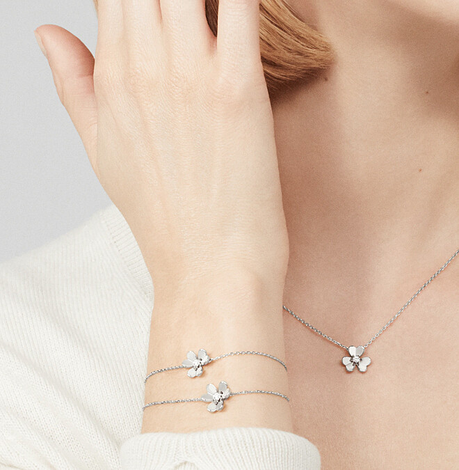 Van Cleef & Arpels Frivole系列吊墜項鍊,迷你款式,NT$57,500