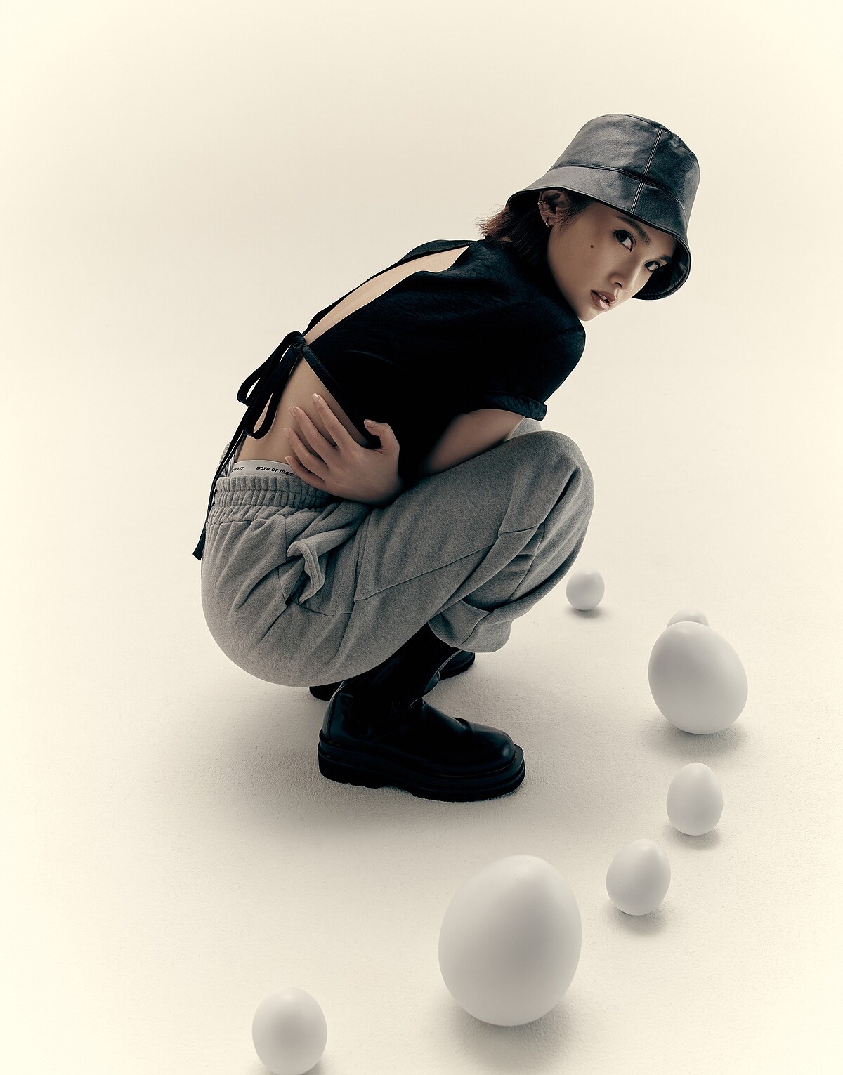 MORE REAL女神款美背短版綁帶上衣，NT490