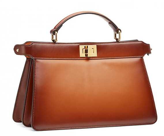 FENDI Peekaboo ISeeU Eastwest 棕色聚光燈設計包款，NT132,000。
