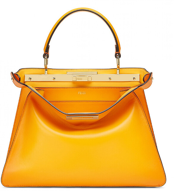 FENDI Peekaboo ISeeU Medium 亮橘色聚光燈設計包款，NT148,000。 