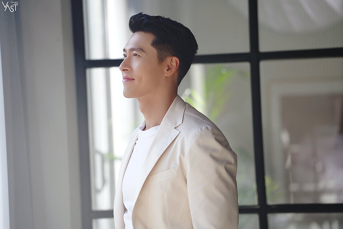 玄彬斯文白馬王子風範