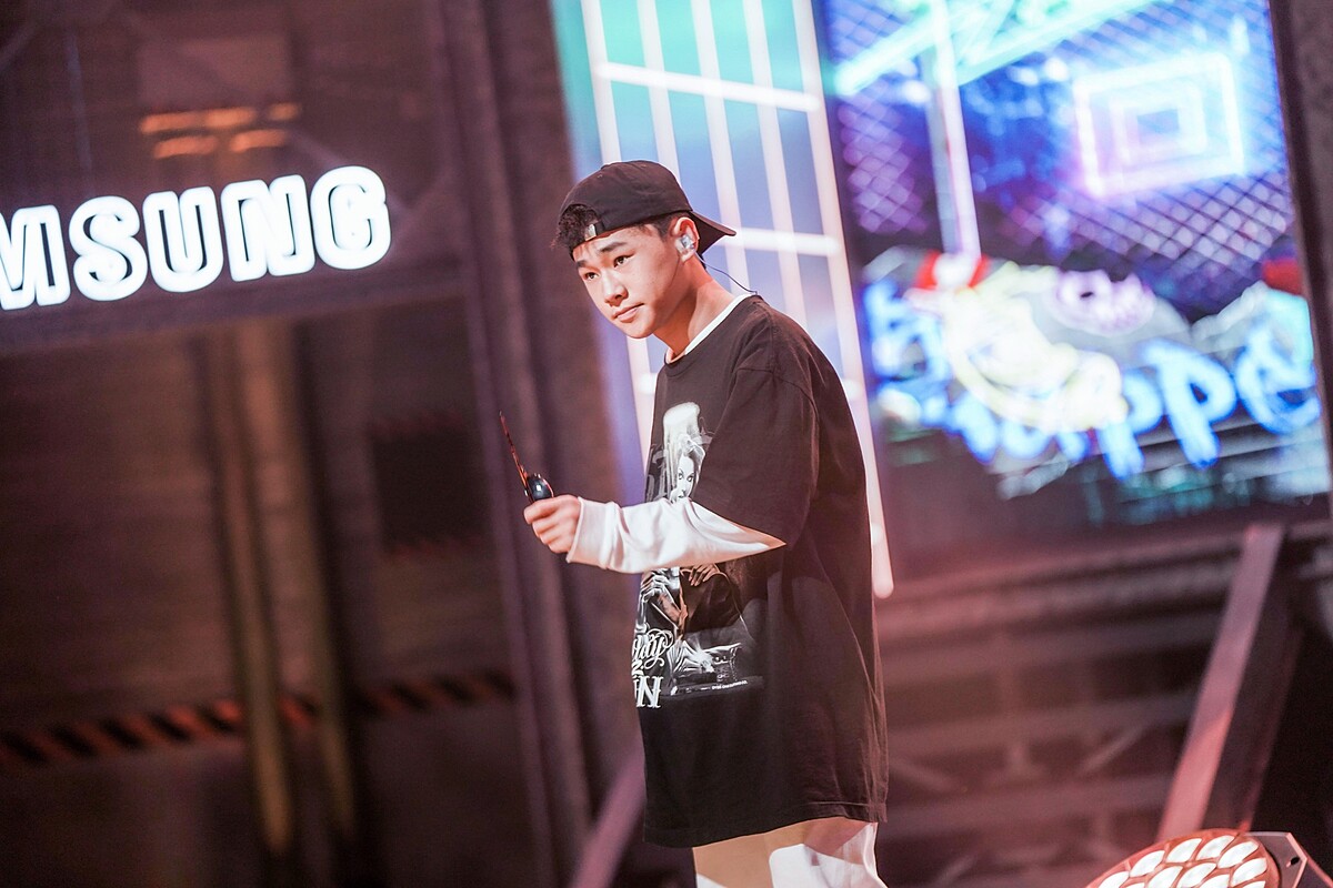 《大嘻哈時代》最年輕參賽者是國中生的青蛙。