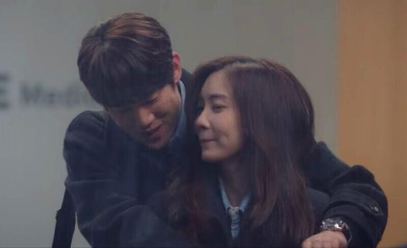 《機智醫生生活2》「政源」柳演錫＋「冬天」申鉉彬 「心動緊抱」名場面