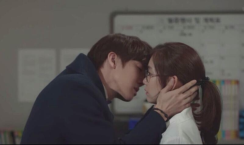 《機智醫生生活2》「政源」柳演錫＋「冬天」申鉉彬 「心動緊抱」名場面