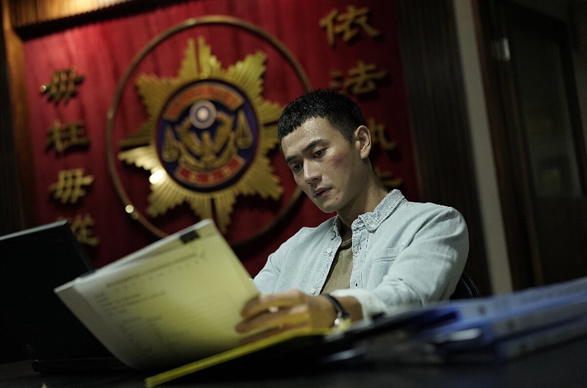 ▲劉冠廷和言行不當的組長互毆,讓他臉上掛彩。(圖/CATCHPLAY+提供)