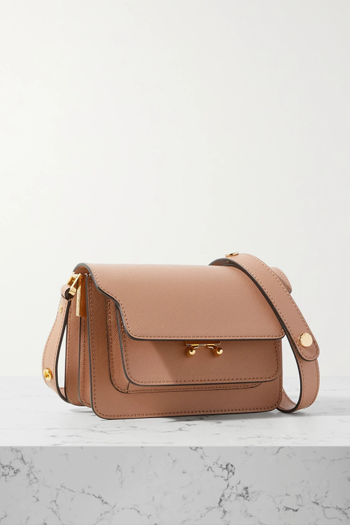 Marni Trunk風琴包，售價約NT$40,000