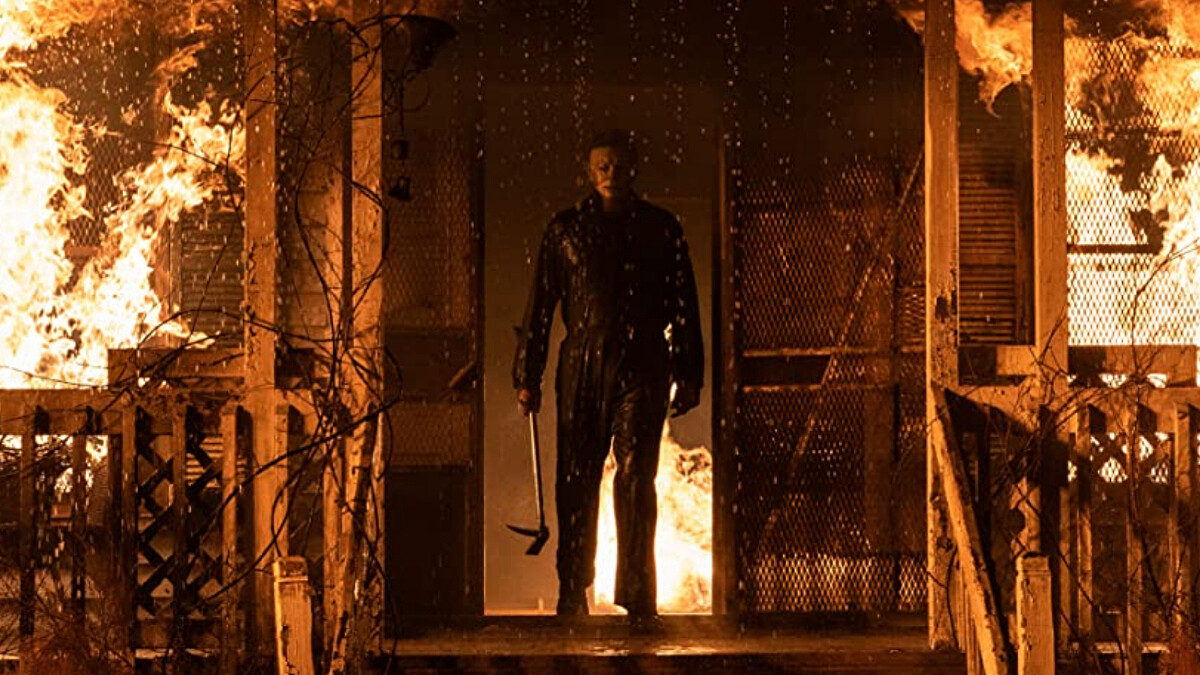 《月光光新慌慌：萬聖殺》面具殺人魔浴火重生！更兇殘的血腥砍殺，老班底潔美李寇蒂斯回歸