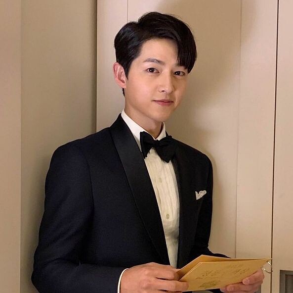 《文森佐》播畢近2個月還在燒！宋仲基 合照小童星太有父女相