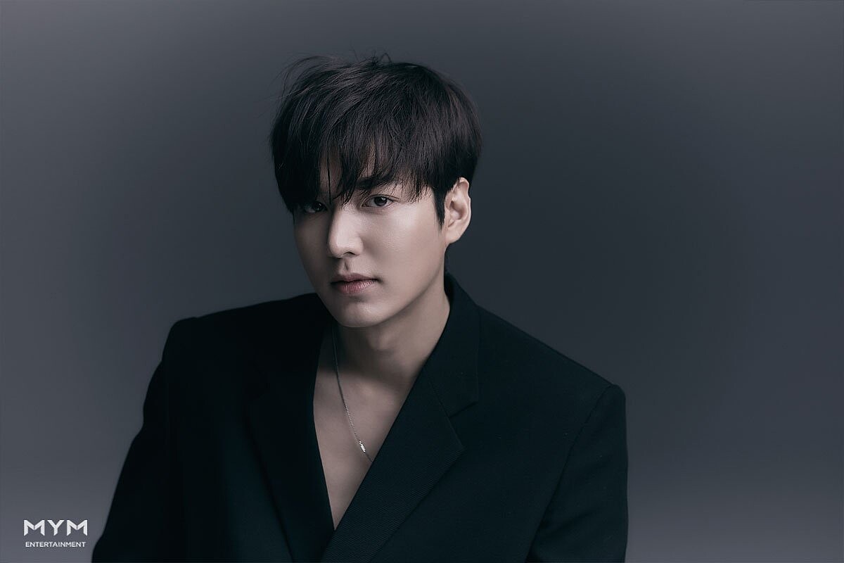 李敏鎬 帥照多連發！堪比雕像神級顏值