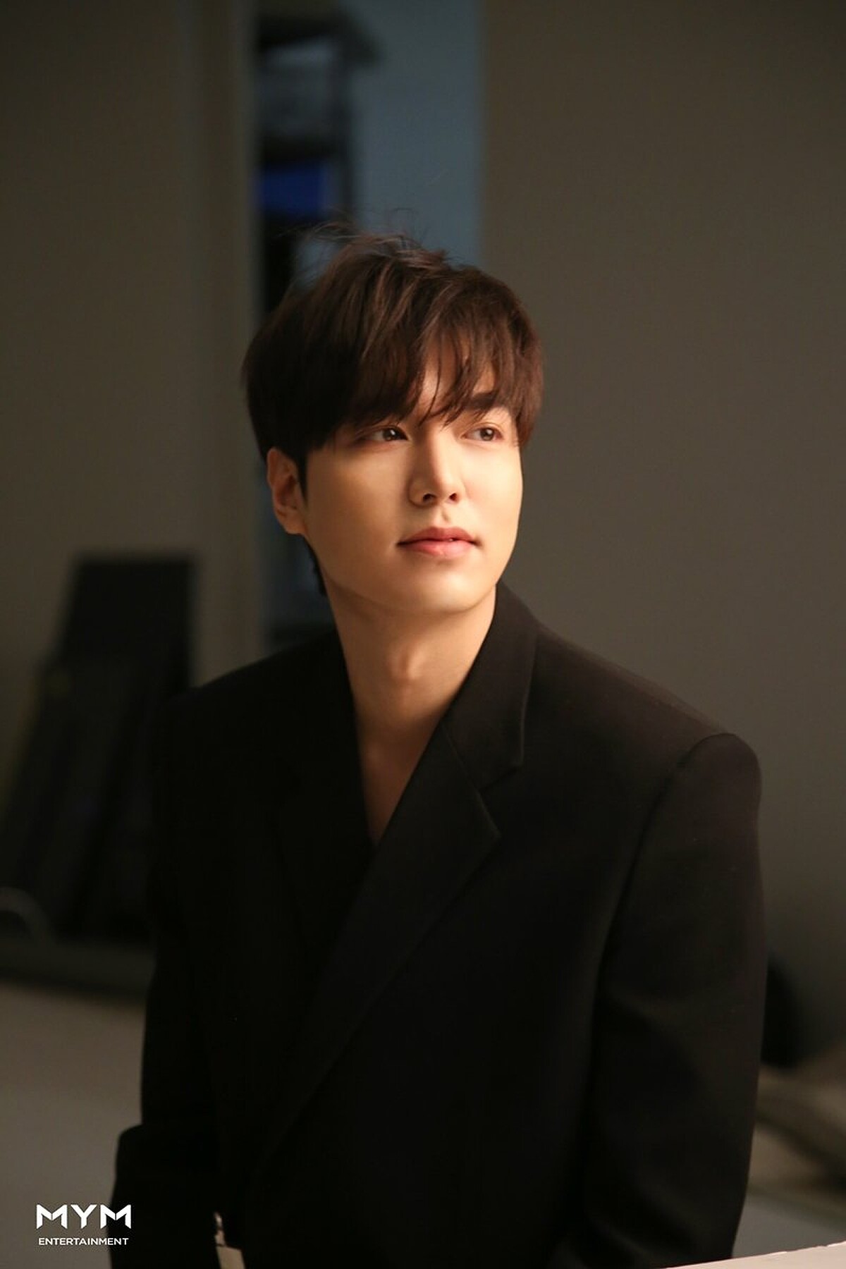 李敏鎬 帥照多連發！堪比雕像神級顏值