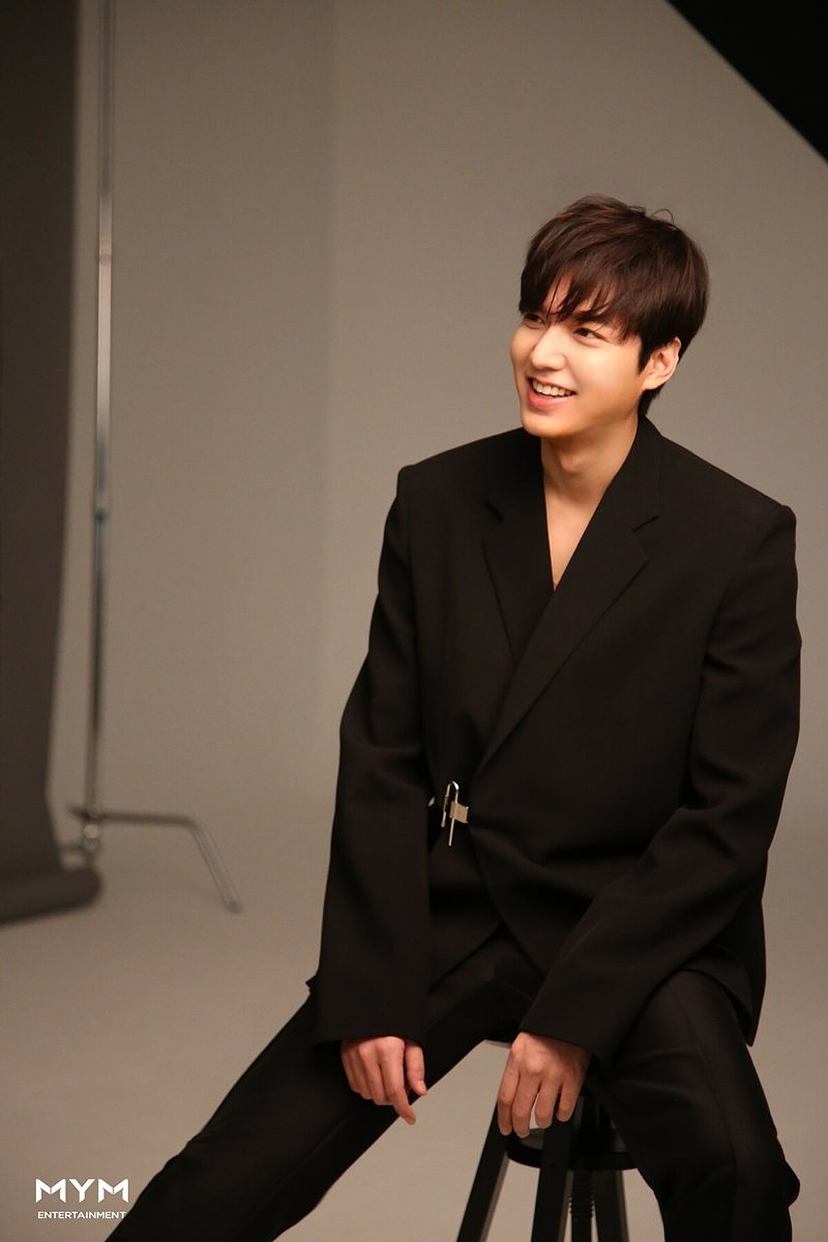 李敏鎬 帥照多連發！堪比雕像神級顏值