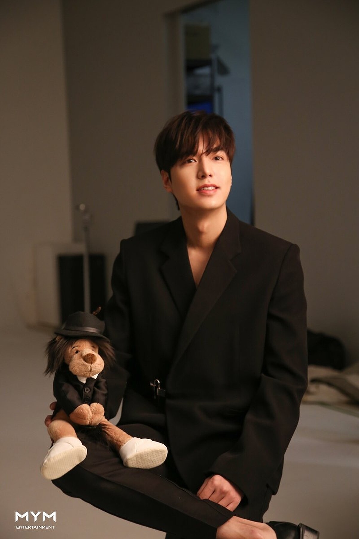 李敏鎬 帥照多連發！堪比雕像神級顏值