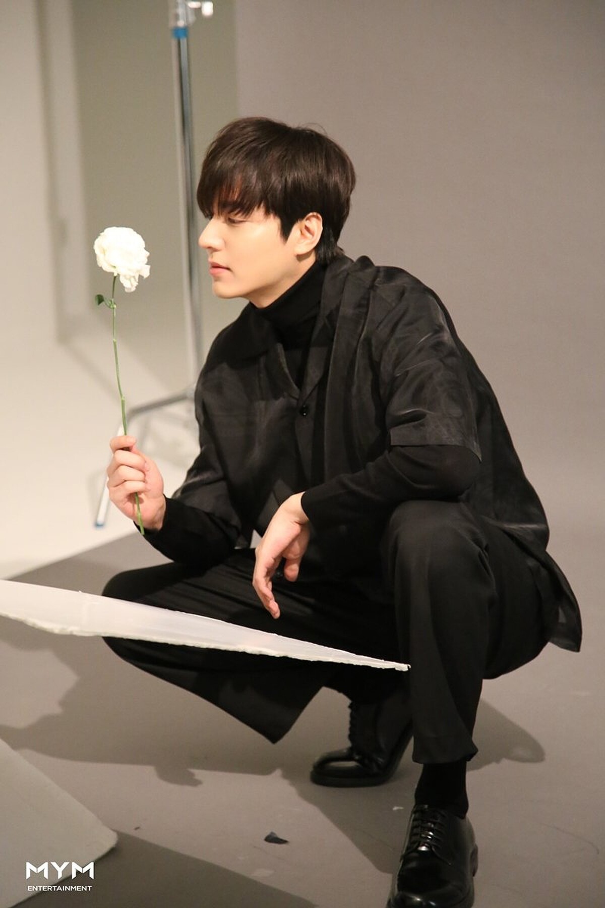 李敏鎬 帥照多連發！堪比雕像神級顏值