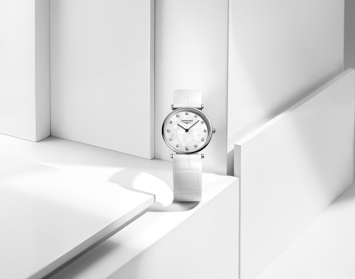 Longines 浪琴表 La Grande Classique de Longines 嘉嵐系列珍珠母貝面盤點鑽時標白色皮革錶帶腕錶(L4.512.4.87.0) 建議售價NT$47,700 