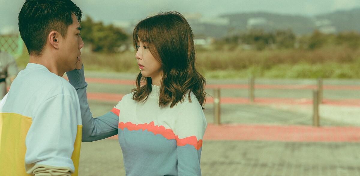 蔡凡熙和郭書瑤從一場宛如惡作劇的親吻相識並譜出浪漫戀曲。