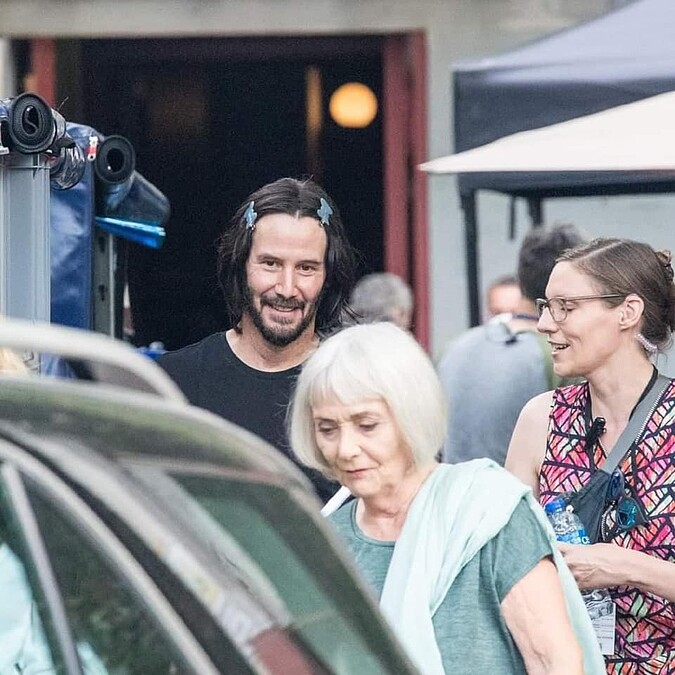 56歲 基努李維 《捍衛任務4》「超萌少女髮夾」造型真可愛