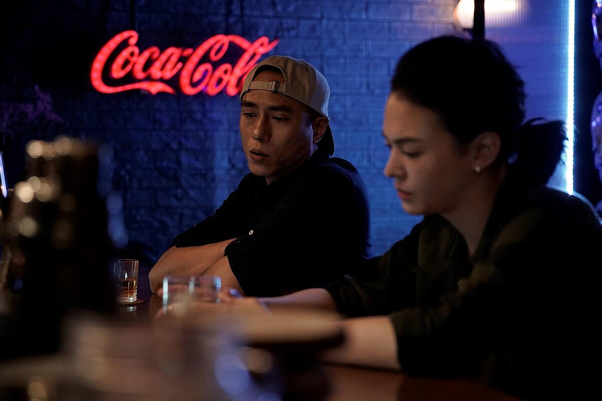 ▲張榕容、莊凱勛出了酒吧後遭李銘忠威脅。（圖／CATCHPLAY+提供）